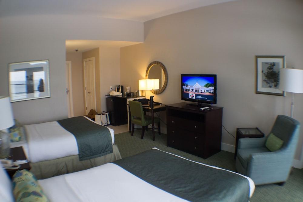 Sea Crest Beach Resort Falmouth Esterno foto