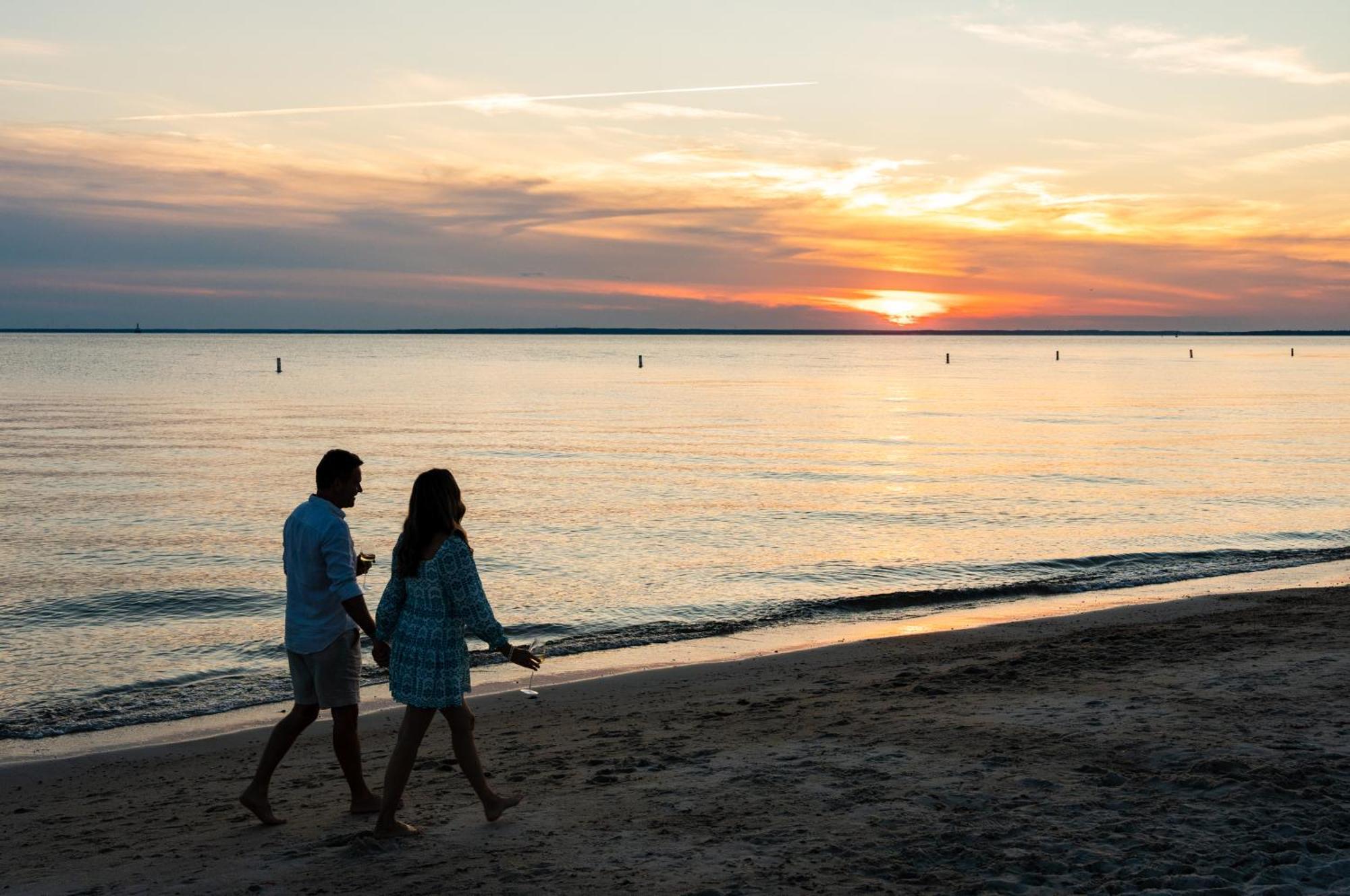 Sea Crest Beach Resort Falmouth Esterno foto